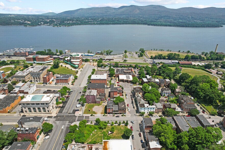 More Photos Of 126 Liberty St, Newburgh Storefront Retail Office For Sale