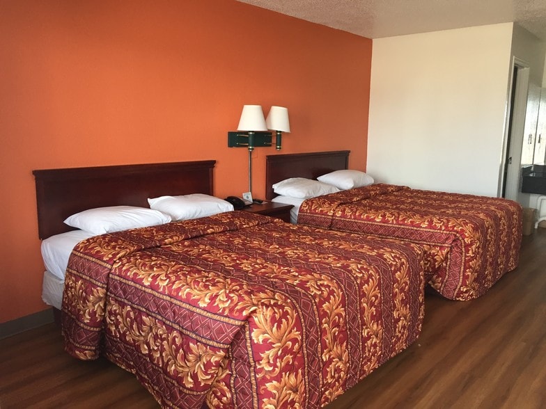 More Photos Of 2001 North Bishop Avenue, Rolla Hotel For Sale