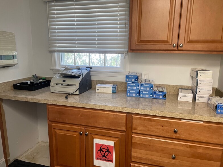 More Photos Of 615 Main St, Toms River Office For Sale