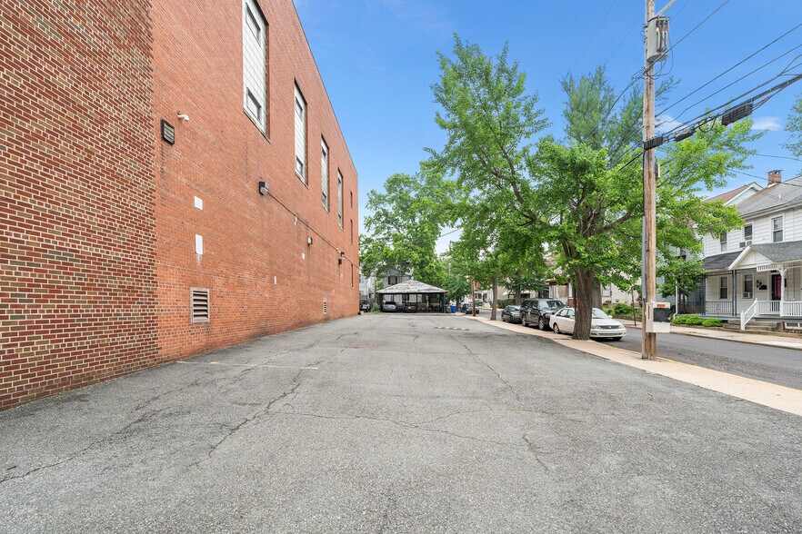 More Photos Of 379 Cherry St, Pottstown Flex For Lease