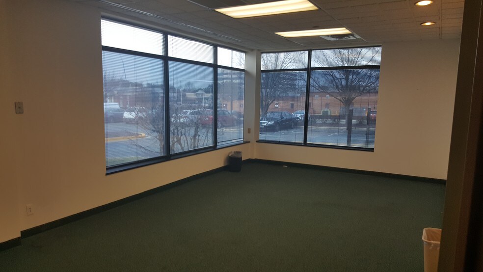 More Photos Of 814 W Diamond Ave, Gaithersburg Office For Sale
