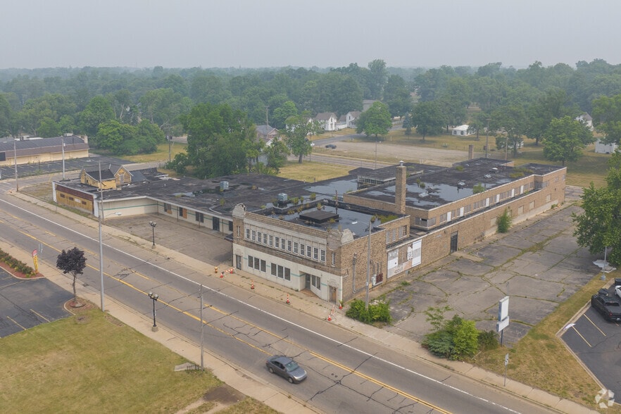 More Photos Of 450 W Michigan Ave, Battle Creek Storefront For Sale