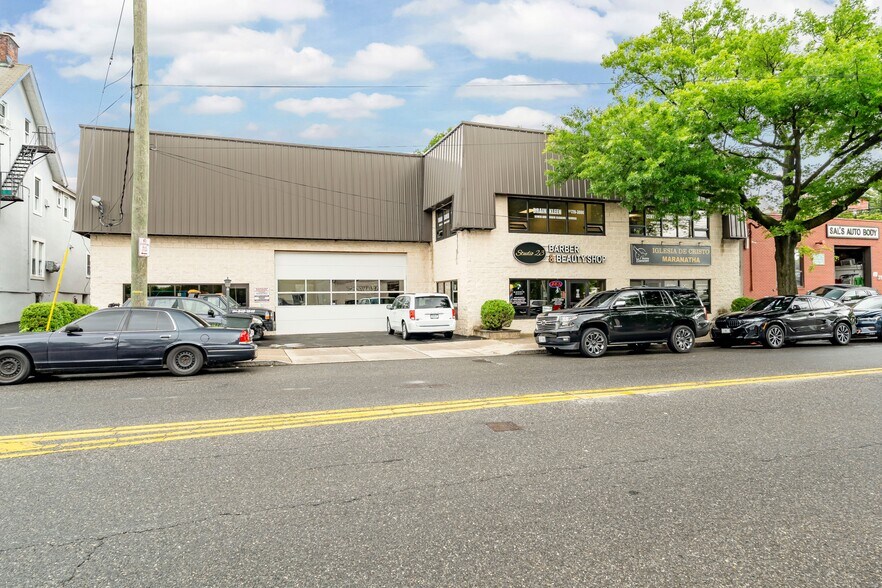 More Photos Of 57 Lake St, White Plains Auto Dealership For Lease
