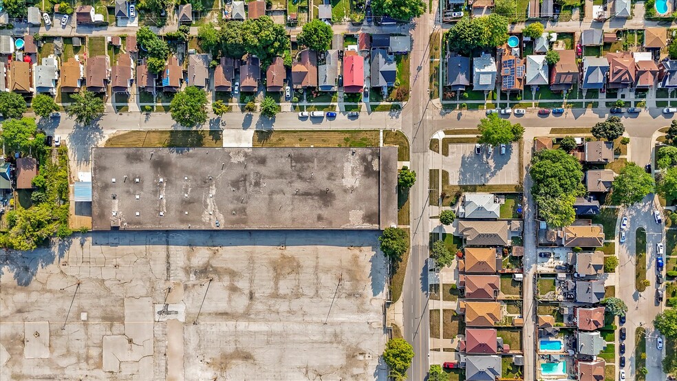 More Photos Of 1701 Shepherd, Windsor Manufacturing For Lease