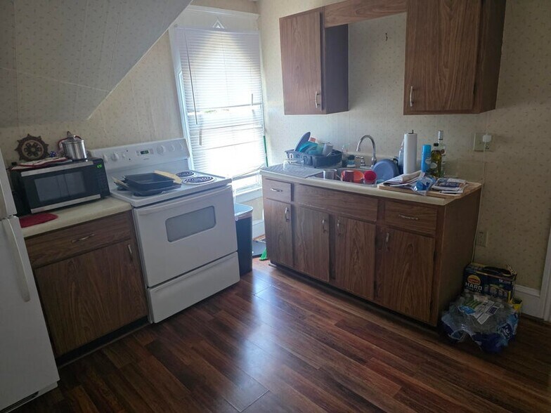 More Photos Of 80 Rankin St, Rockland Multifamily For Sale