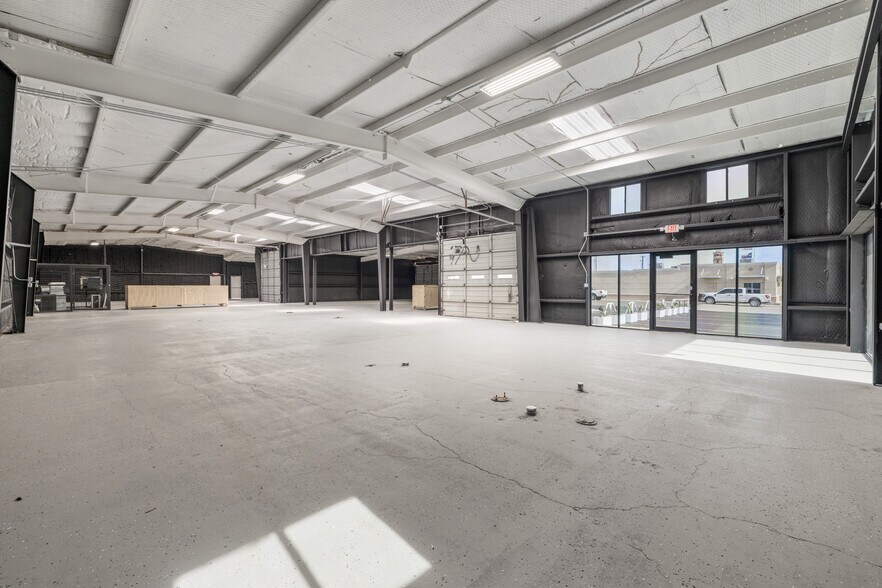 More Photos Of 408 S Main St, Lampasas Light Distribution For Sale