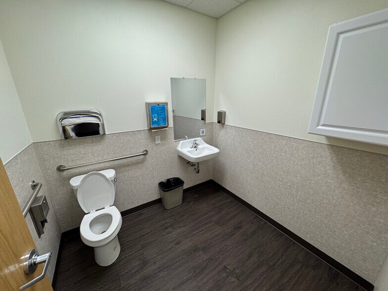 More Photos Of 975 Van Horn Rd, Fairbanks Light Manufacturing For Lease