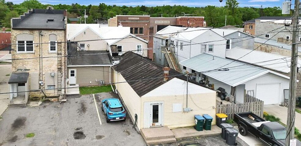 More Photos Of 114 E Main St, Weyauwega Storefront Retail Residential For Sale