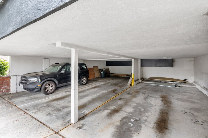 More Photos Of 10961 Rose Ave, Los Angeles Apartments For Sale