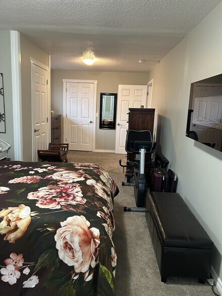 More Photos Of 101 Oak St, Fauquier Hotel For Sale