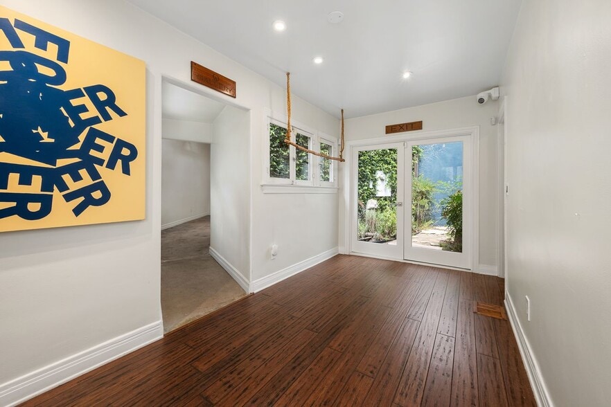 More Photos Of 1111 N Crescent Heights Blvd, West Hollywood General Retail For Sale
