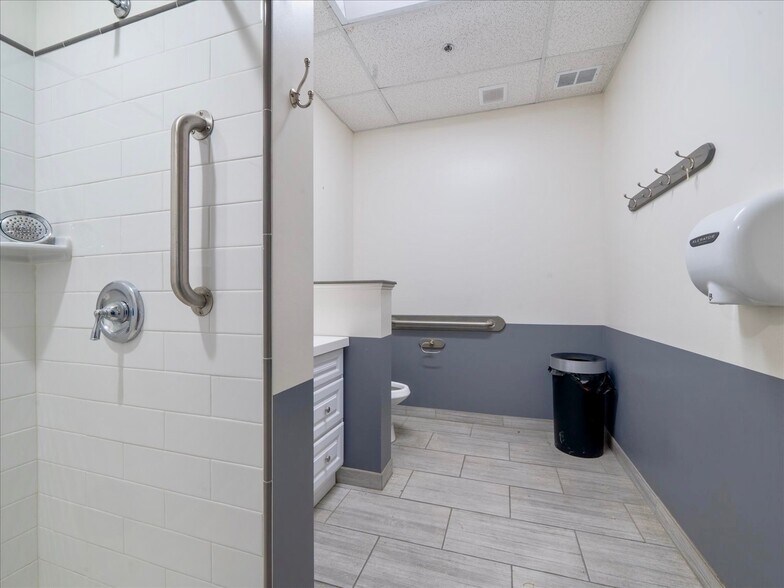 More Photos Of 465 W Commercial St, East Rochester Warehouse For Lease