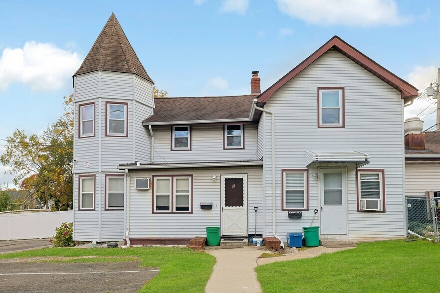 More Photos Of 169 Sickles Ave, Nyack Apartments For Sale