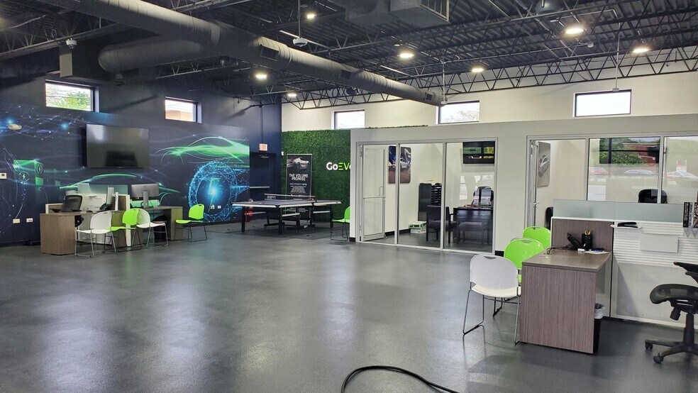 More Photos Of 1529 Rand Rd, Des Plaines Auto Dealership For Lease