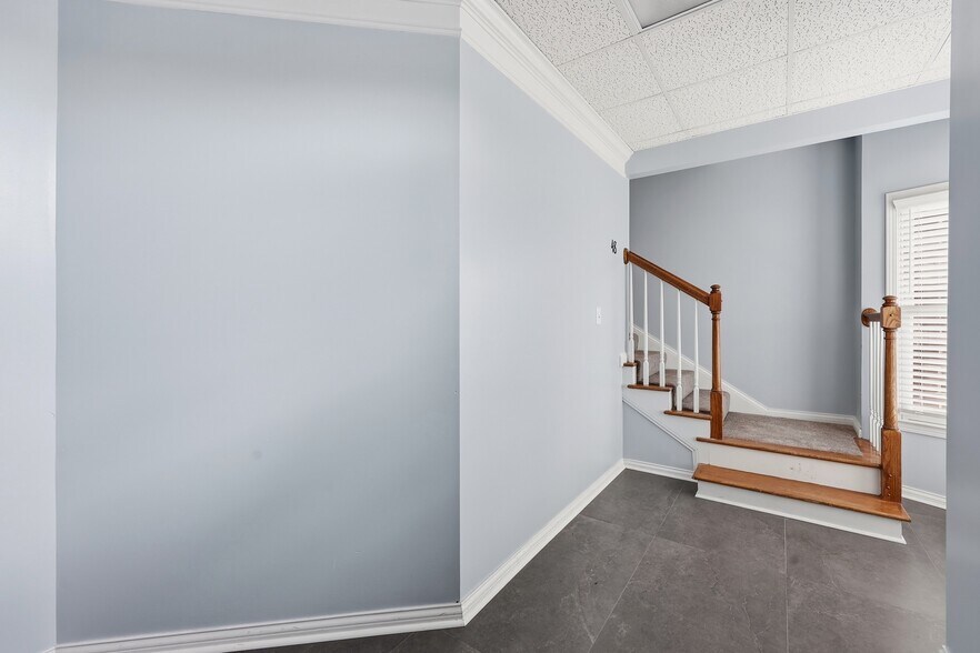 More Photos Of 531 Darby Creek Rd, Lexington Office For Lease