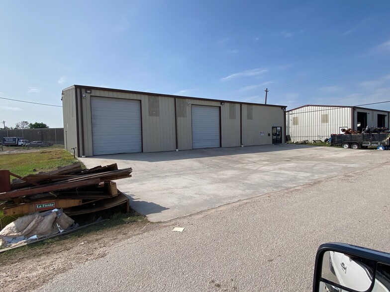 Primary Photo Of 1401 Iowa St, South Houston Industrial For Lease