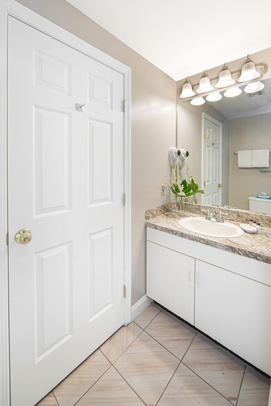 More Photos Of 551 Thames St, Newport Hotel For Sale