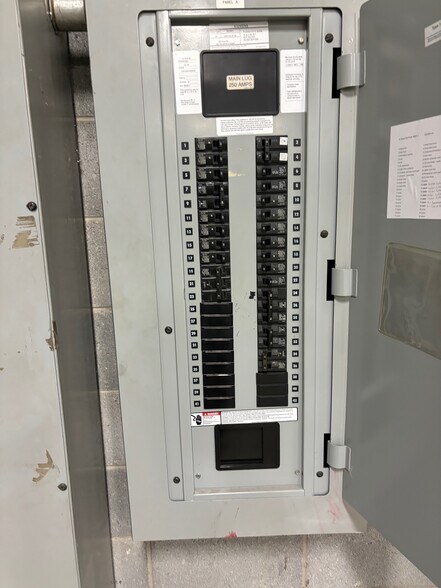 More Photos Of 1906 Dove St, Port Huron Warehouse For Lease