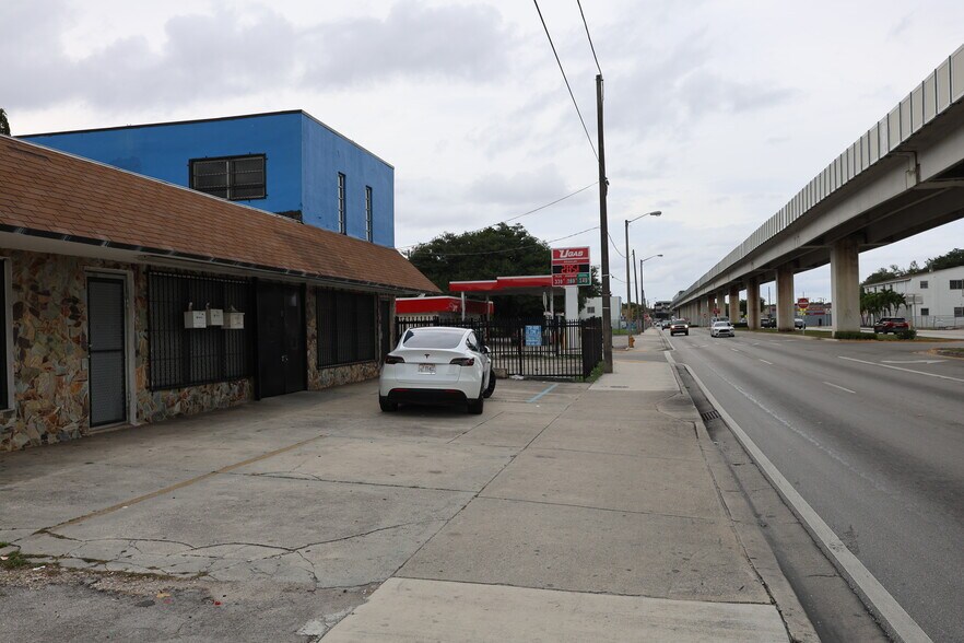 Primary Photo Of 4634 NW 27th Ave, Miami Freestanding For Lease