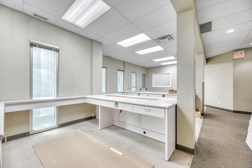 More Photos Of 902 9th Ave SW, Calgary Medical For Lease