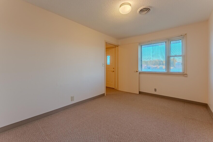 More Photos Of 508 N Broadway, Peru Office For Sale