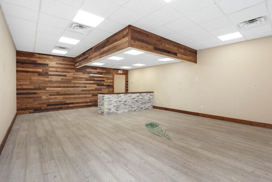 More Photos Of 32 Hastings St, Mendon Storefront Retail Office For Lease