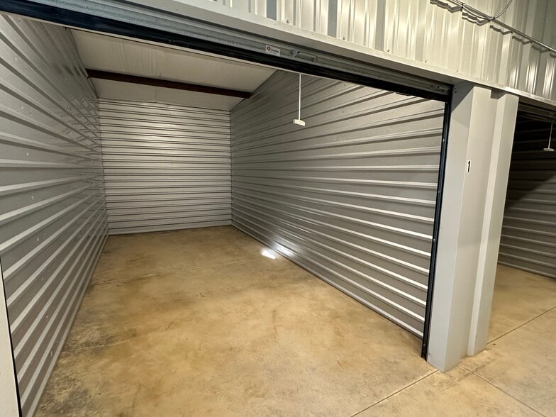 More Photos Of 147 N Pricetown Rd, Diamond Self Storage For Sale