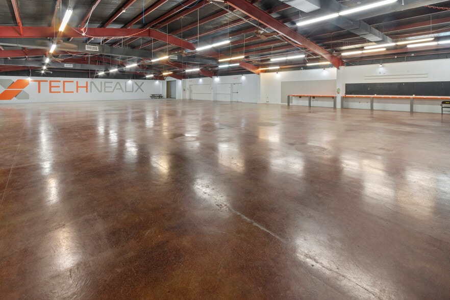 More Photos Of 312 Westgate Rd, Scott Warehouse For Sale