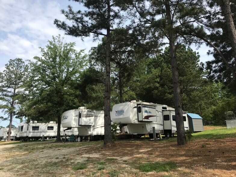 More Photos Of 115 Private Road 1301, Gladewater Manufactured Housing Mobile Home Park For Sale