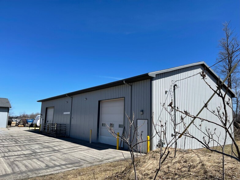 More Photos Of 3520 Rennie School Rd, Traverse City Warehouse For Lease