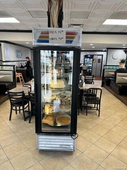 More Photos Of 1252 N Ballenger Hwy, Flint General Retail For Sale