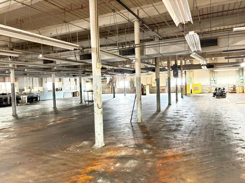 More Photos Of 358 Lowden St, Pawtucket Manufacturing For Sale