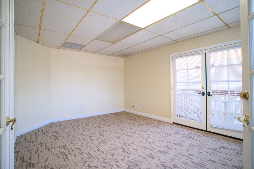 More Photos Of 300 N Tustin Ave, Santa Ana Office For Lease