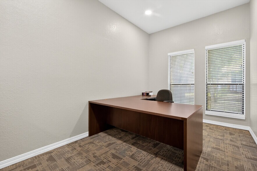 More Photos Of 2400 Tee Cir, Norman Medical For Lease