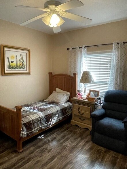 More Photos Of 6121 W Foothill Dr, Glendale Healthcare For Sale