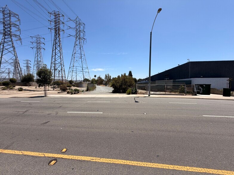 More Photos Of 1543 N Tustin Ave, Orange Land For Lease