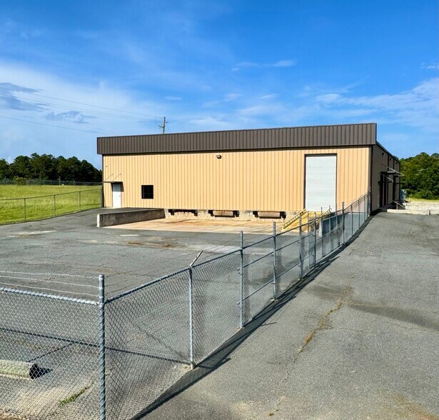 More Photos Of 628 Industrial Park Rd, Roberta Warehouse For Lease