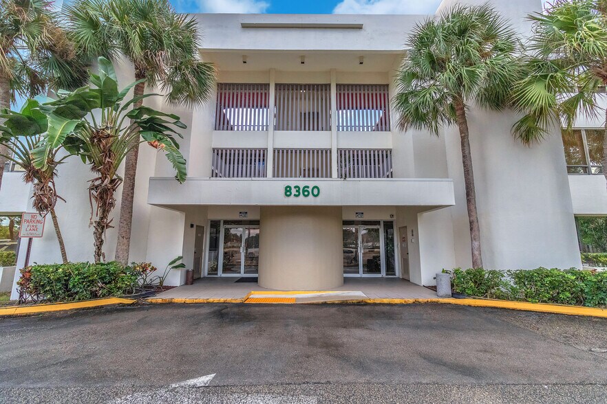 More Photos Of 8360 W Oakland Park Blvd, Sunrise Office For Sale