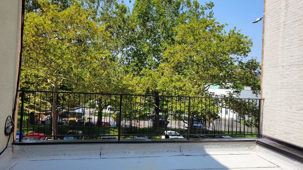 More Photos Of 431 De Kalb Ave, Brooklyn Storefront Retail Residential For Lease