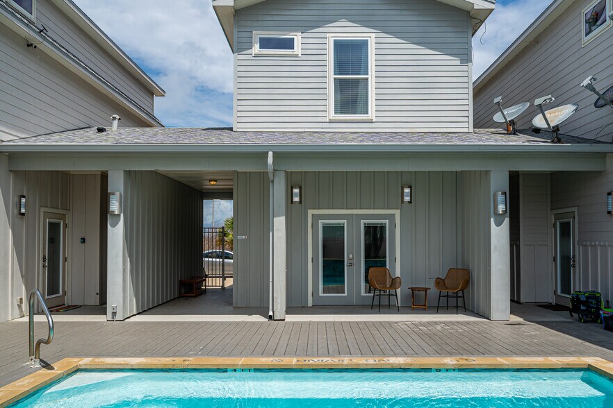 More Photos Of 2821 S 11th St, Port Aransas Multifamily For Sale