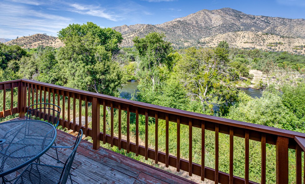 More Photos Of 13745 Sierra Way, Kernville Hotel For Sale