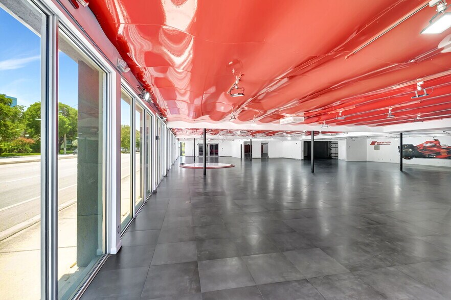 More Photos Of 925 W Broward Blvd, Fort Lauderdale Auto Dealership For Lease