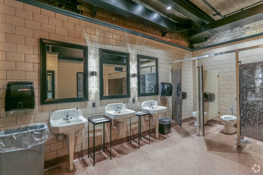 More Photos Of 427-433 E Stewart St, Milwaukee Manufacturing For Lease