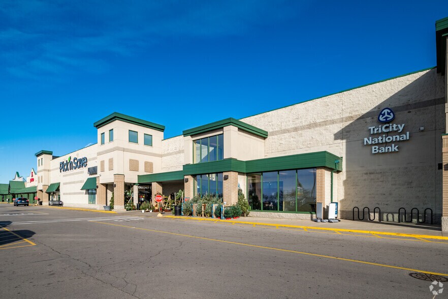 More Photos Of 4698 S Whitnall Ave, Saint Francis Freestanding For Lease