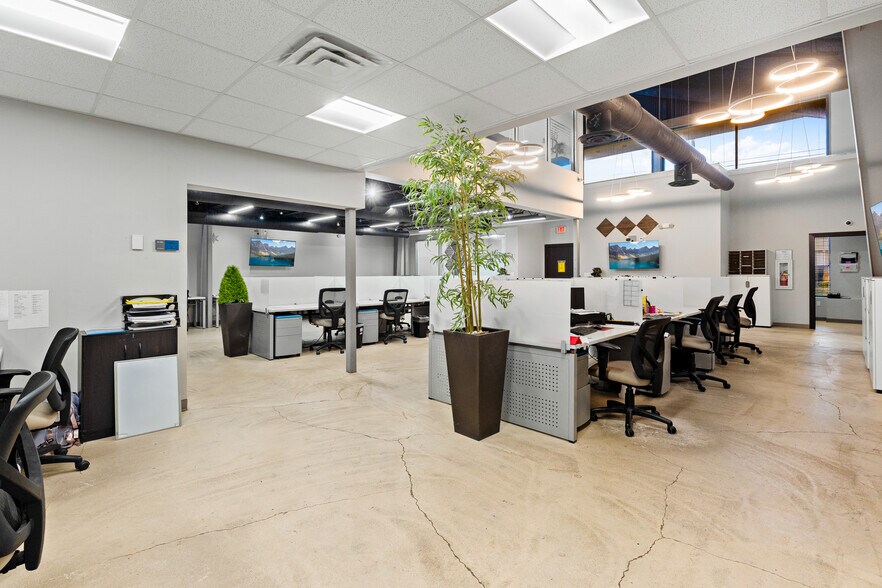 More Photos Of 7710 W IH-10, San Antonio Office For Sale