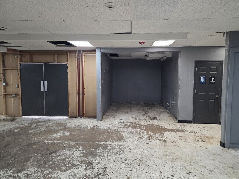 More Photos Of 1920 Wadsworth Blvd, Lakewood Storefront Retail Office For Lease