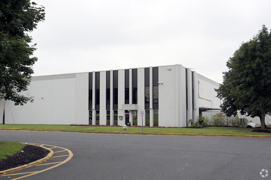 More Photos Of 130 Docks Corner Rd, Dayton Distribution For Lease