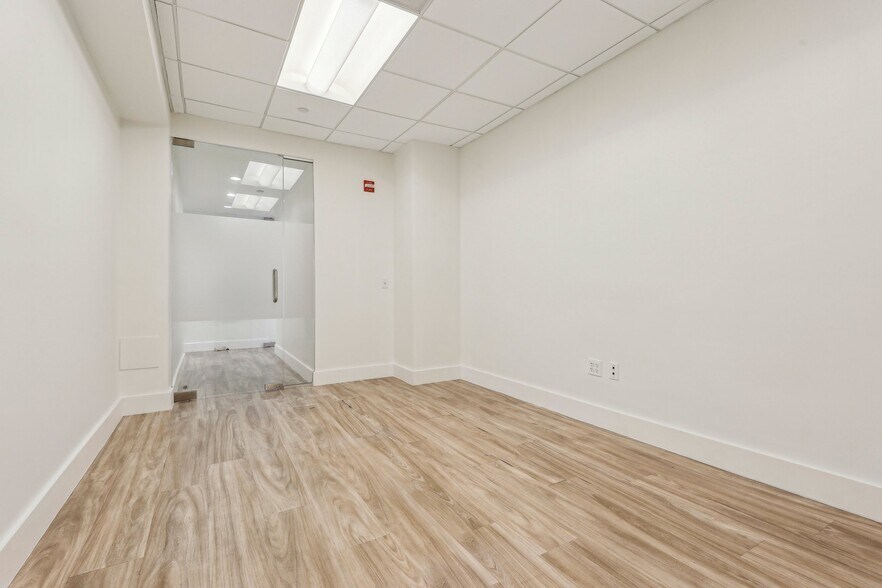 More Photos Of 1200 Brickell Ave, Miami Office For Sale