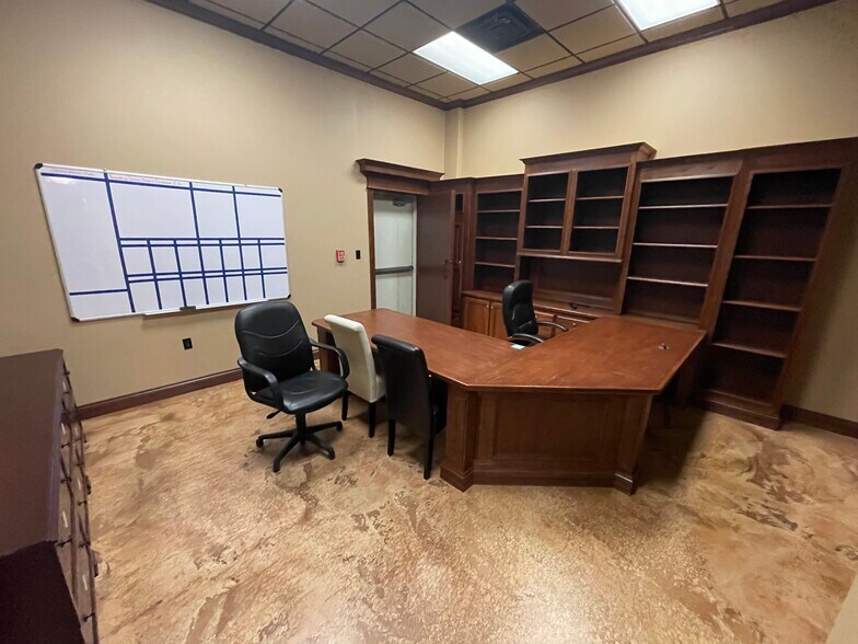 More Photos Of 2390 W Main St, Greenfield Showroom For Lease