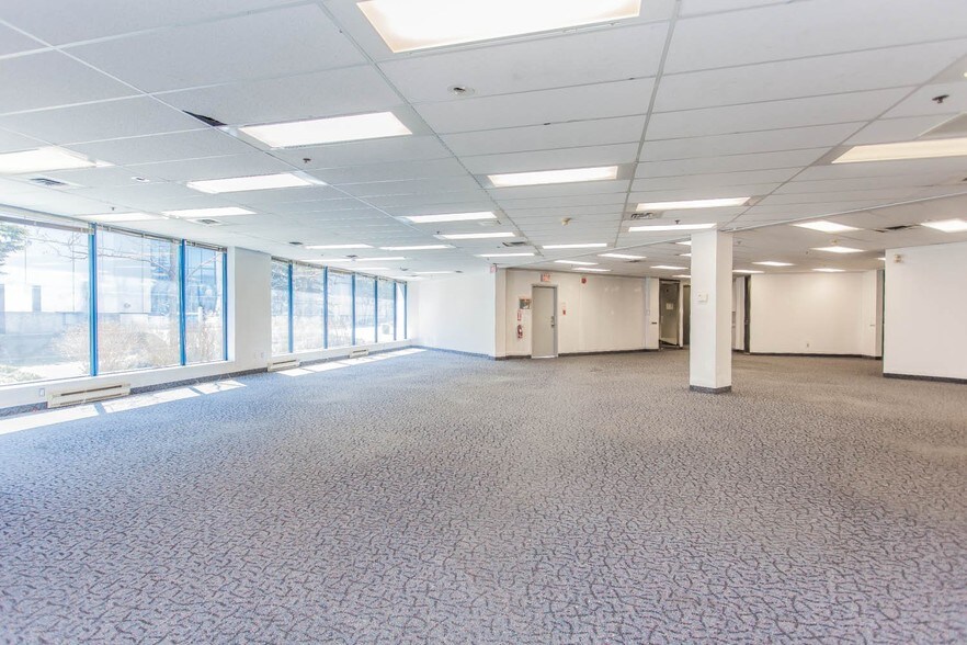 Primary Photo Of 160 Commerce Valley Dr E, Markham Office For Lease